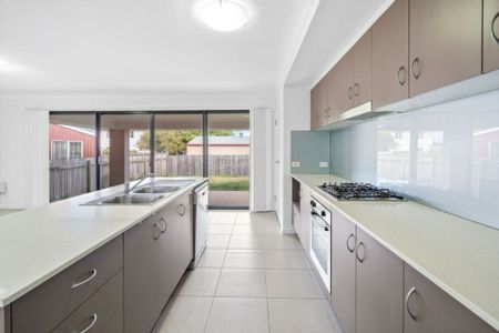 LOW MAINTENANCE 4 BEDROOM HOME IN BANYO - Photo 2