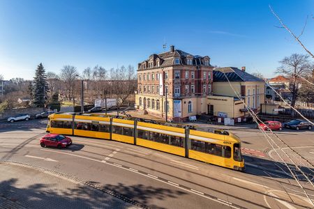 Frisch renovierte helle Dachwohnung mit Tageslichtbad, nahe dem Elbepark. - Photo 2