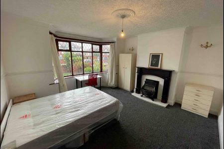 St Annes Road 5 Bedroom House - Photo 3