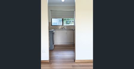 Fresh and tidy free-standing homette in great location - Photo 3