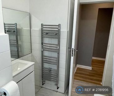 1 bedroom in a flat share to rent - Photo 6