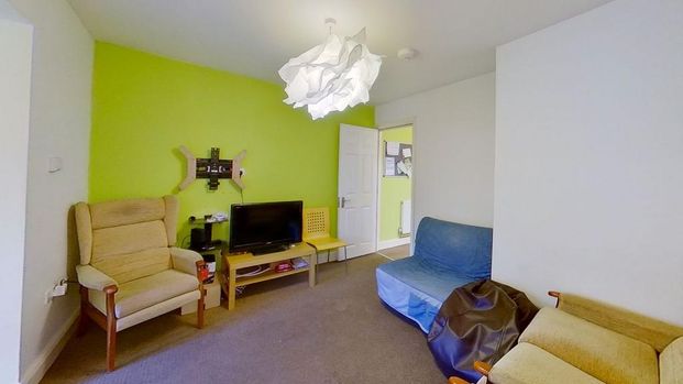 6 bedroom semi-detached house to rent - Photo 1