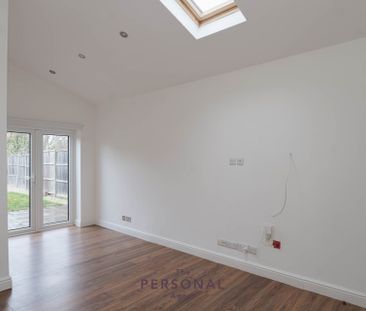 College Road, Epsom - Photo 1