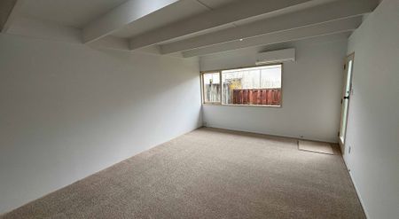 2 Bedrooms, Henderson - Photo 4