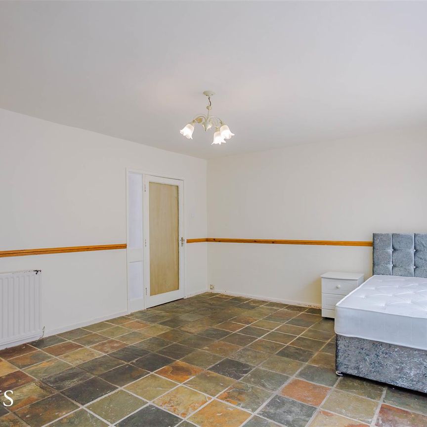 Livingstone Road, Blackburn - Photo 1