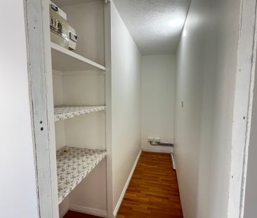 Convenient 2 bedroom unit - Photo 1