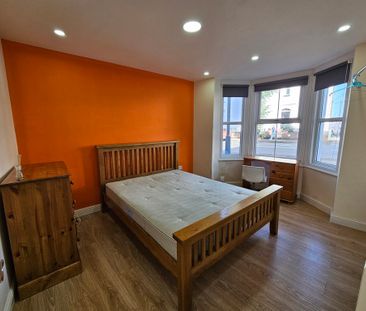 5 Bed Student Accommodation - Photo 2
