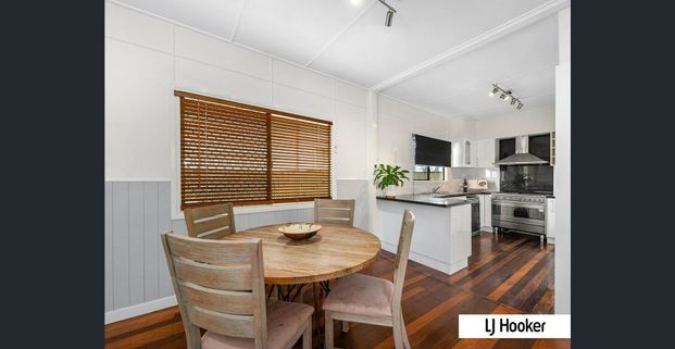 Cottage charm meets modern living - Photo 1