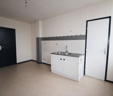 Location Appartement 4 pièces 70m² DECIZE 58300 - Photo 3