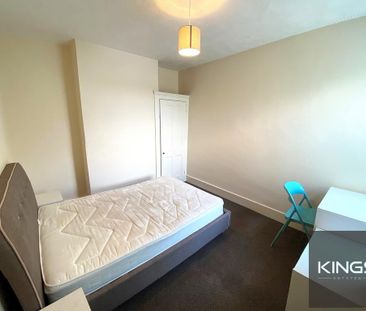 4 bedroom terraced house to rent - Photo 3