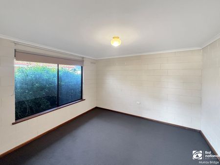 Neat, Low-Maintenance Unit in a Quiet Setting - Photo 5