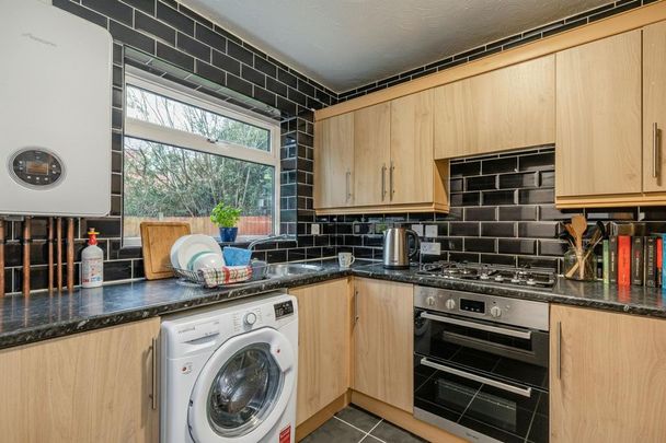 3 bedroom semi-detached house to rent - Photo 1