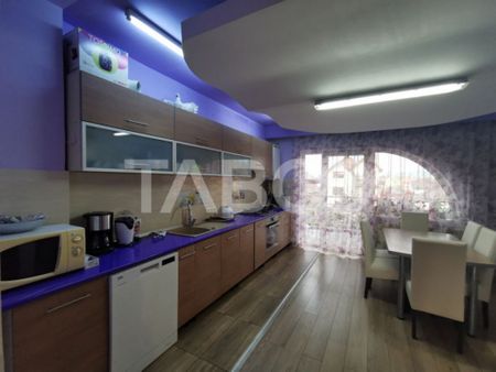 Casa in zona Centrala cu 8 camere mobilate teren 890 mp - Fotografie 4