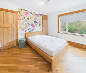 Sandringham Gardens, N12 0NY, London - Photo 5