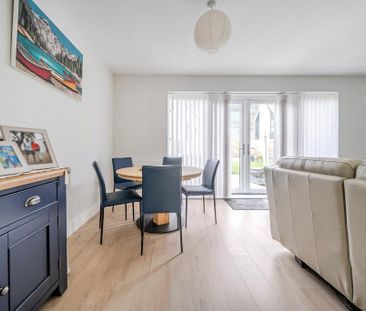 3 bedroom link detached house to rent - Photo 3