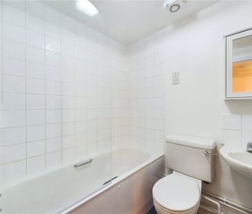 Gould Close, Newbury, Berkshire, RG14 - Photo 3