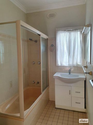 2 BEDROOM HOUSE - Photo 4