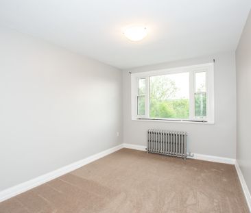 Spacious 2-Bedroom Apartment with Balcony, Laundry, and Parking! - Photo 3