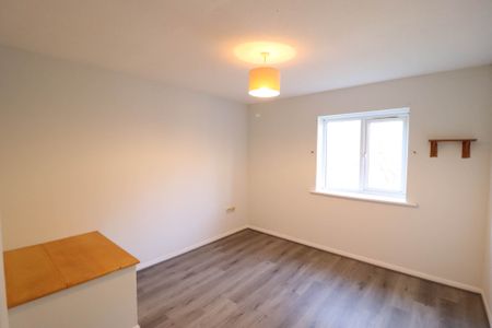 Park View Court, High Wycombe - Photo 2