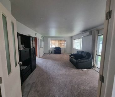 Charming 4BR Home in Mt Roskill - Photo 5