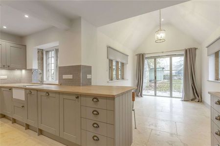 A beautiful two bed cottage located in the quaint village of Hawling - Photo 4