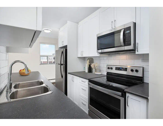 3388 Bathurst Street / 2 Khedive Avenue — 1 Bedroom - Photo 1