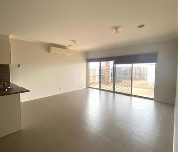 Pristine 3 bedroom home - Photo 3