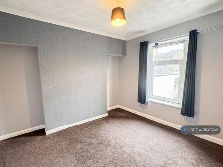 4 bedroom terraced house to rent - Photo 3