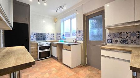 3 bedroom terraced house to rent - Photo 5