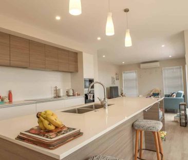 Huge family home in Millwater - Photo 5