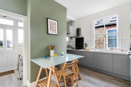 2 bedroom maisonette to rent - Photo 5