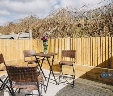 1 bedroom in a house share to rent - Photo 5