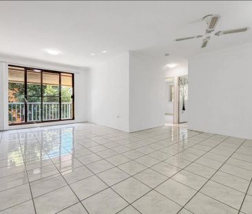 Cosy Two-Bedroom Apartment in a Prime Location - Photo 1