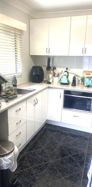 Charming 1 Bedroom Cottage for Rent in Petrie - Photo 1