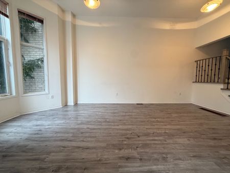 For Lease - 90 Bridlepath Street, Richmond Hill, Ontario - Photo 3