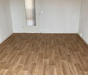 Mitten in der Stadt. 3-Raum-Wohnung im Dachgeschoss mit Badewanne z... - Photo 1