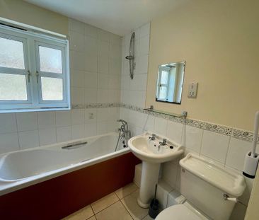 2 bedroom ground floor flat to rent - Photo 5