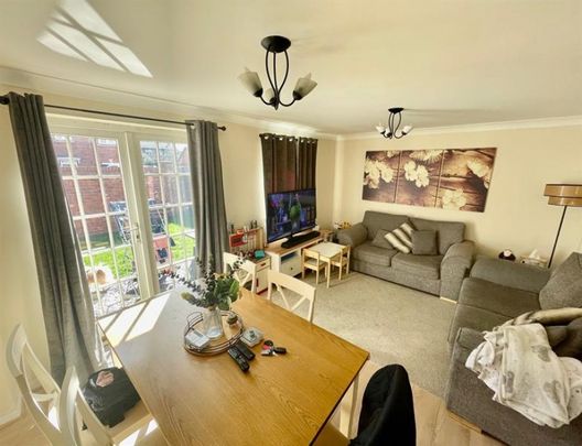 4 Bedroom Semi Detached To Let - Photo 1