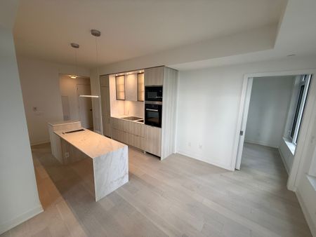 For Lease - 11 Yorkville Avenue Unit# 3407, Toronto, Ontario - Photo 3