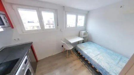 Piso de alquiler en Calle de Jesús y María, Embajadores - Lavapiés - Photo 2
