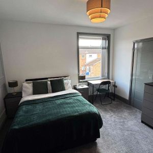Collin Street Room 6 - Photo 2