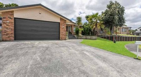 Four bedroom home in Pukekohe! - Photo 4