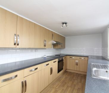 3 Bedroom Terraced House - Photo 3