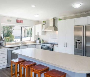 Paraparaumu - 4 Bedrooms - Photo 2