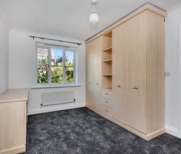 4 bedroom end of terrace house to rent - Photo 5
