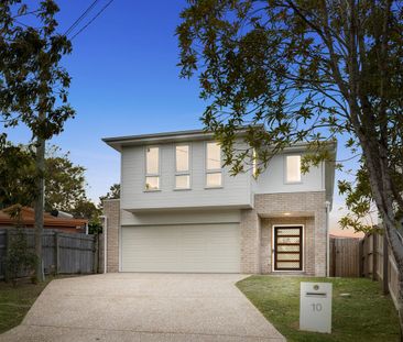 Immaculate Family Home with Ducted Aircon, Solar and Spacious Living ! - Photo 1