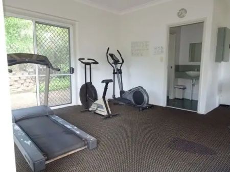 “One bedroom unit - Fantastic Location - Close to Public Transport” - Photo 2