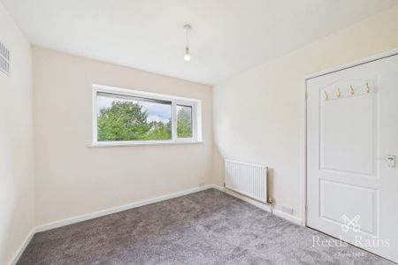 2 bedroom end of terrace house to rent - Photo 3