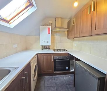 2 bedroom flat to rent - Photo 2