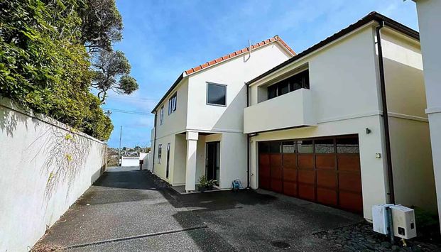 Executive Family Home - Photo 1